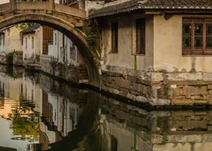 集电影制作、高端品牌策划和运营、网红商业直播服务于一体的专业性服务公司,