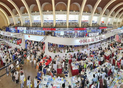 2024上海书展盛大开幕 百年老字号中华铅笔亮点频现