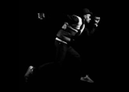 阿诺 拉斐尔 闵恩奇(Arno Rafael Minkkinen)